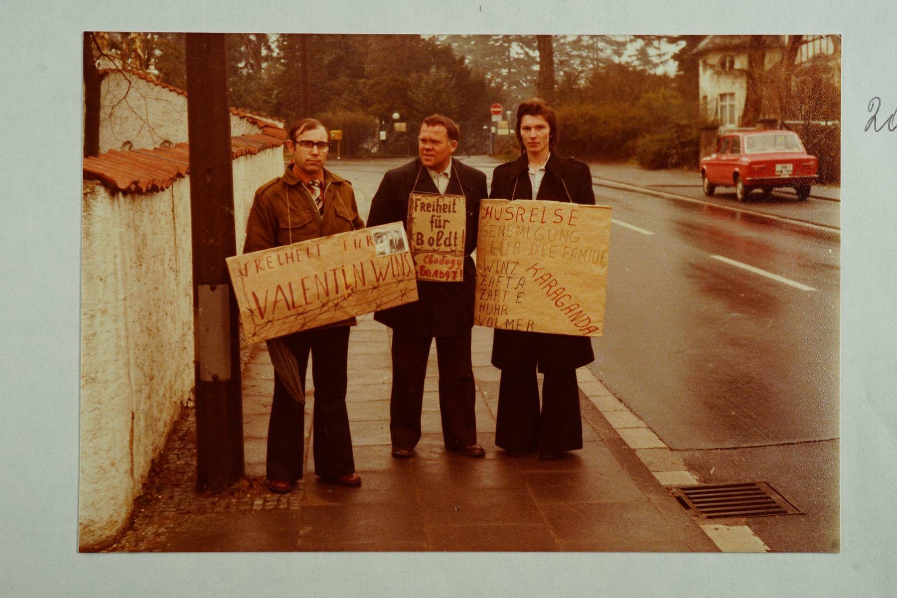 Protest für Ausreisegenehmigungen, historisches Foto