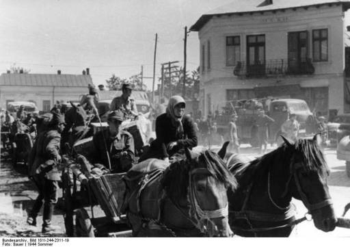 Rückzug von Rumänien nach Ungarn: rumänische und deutsche Soldaten mit Zivilbevölkerung auf Pferdefuhrwerken (Juni 1944)