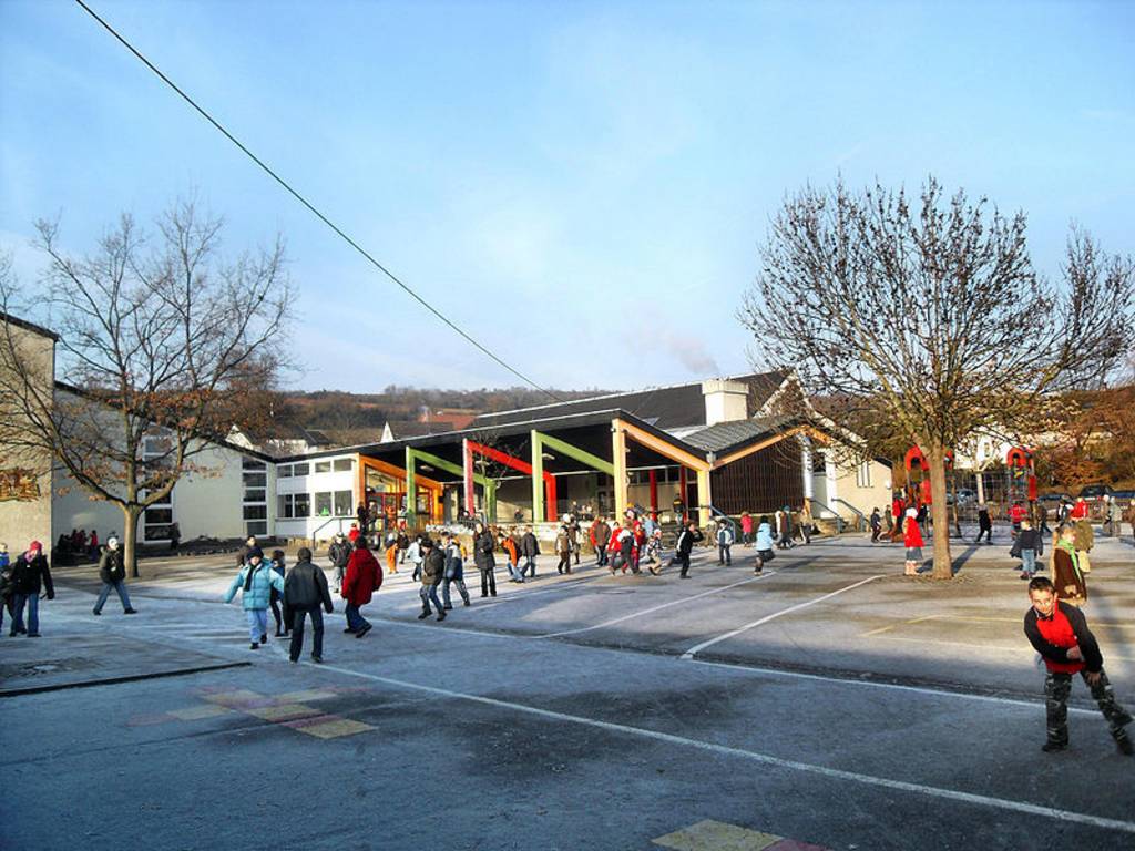 Die Carl-Küstner-Grundschule in Guntersblum (Rheinland-Pfalz) von außen