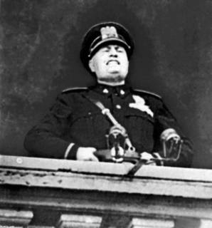 Der italienische FĂŒhrer des faschistischen Partei Benito Mussolini