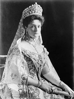 Tsaritsa Alexandra Fyodorovna (Alix of Hesse), seated.