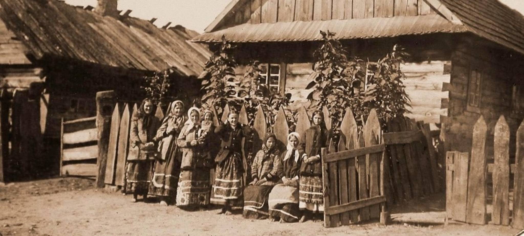 Residents of the village of Belovezh. Group of peasants.